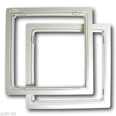 B&Q -  22492 Quadro Medio In-Built Ceiling Mounting Kit