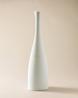 Cosmic Toilet Brush & HolderIvoryUnique DesignSoft-Finish CoatingSaku Collection from B&Q