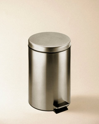 Cosmic Bathroom Or Kitchen Bin5L PedalSoft CloseAnti-CorrosionArchitect S+ Collection from B&Q