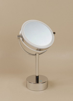 Cosmic Magnifying MirrorX1/x5SwivelAdjustable Led LightChromeUsb Charging PortArchitect Collection (3W 5V/1A) from B&Q