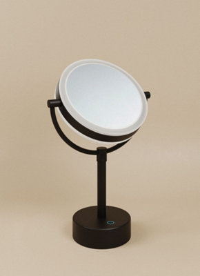 Cosmic Magnifying MirrorX1/x5SwivelAdjustable Led LightMatt BlackUsb Charging PortArchitect Collection (3W 5V/1A) from B&Q
