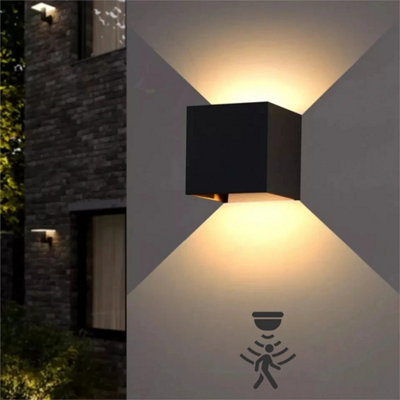 Modern Outdoor Led Wall Light Pir Motion Sensor from B&Q