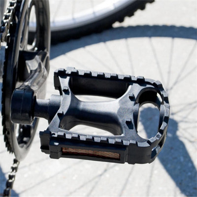 Black Bicycle Pedals Standard Curved 9/16" Strong Plastic Reflective Bike Pedal from B&Q