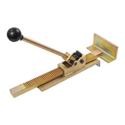 Flooring Jack Professional Hardwood Flooring Jack For Installing Hardwood Floor from B&Q