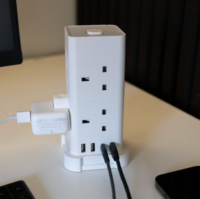 B&Q -  8 Socket Surge Protected Extension Lead With Usb 1M