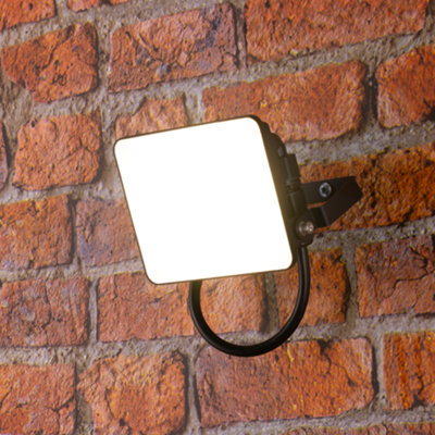 B&Q -  10W Led FloodlightEfficient Outdoor Light With Screwless Connector