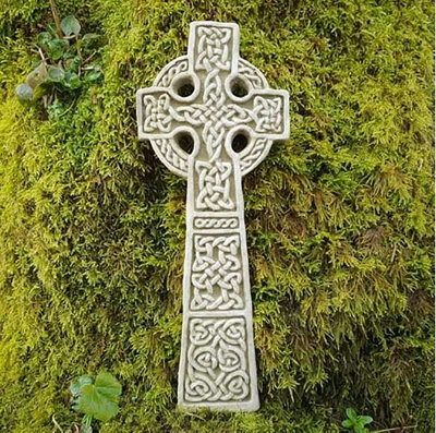 Burgess Celtic Cross Hanging Plaque Statue Cast Stone Vintage Garden Ornament Handmade British Decoration Sculpture from B&Q