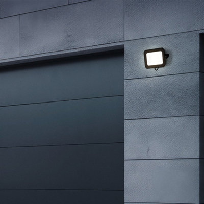 B&Q -  EssentialsFlood LightLed 30WIp65
