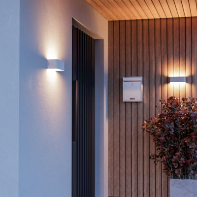 B&Q -  Sania-Z Smart Control Led White Cube Aluminium Wall Light