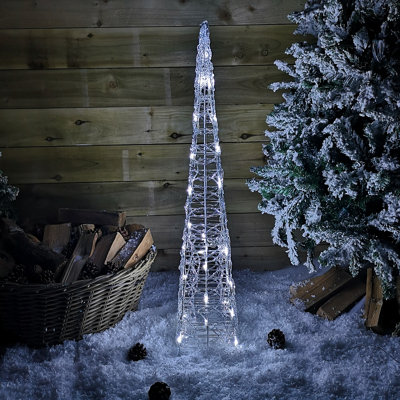 Outdoor pyramid outlet christmas tree