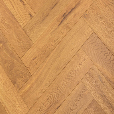 B&Q Silver/Beige/Light Theale Oak Herringbone Brushed Uv Oiled Engineered Wood/Timber/Oak Flooring, (15Mm Thick/ 125Mm Wide)