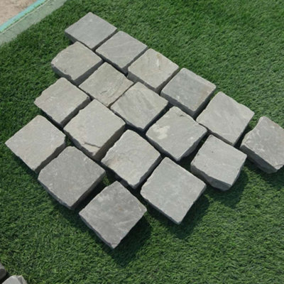 B&Q -  Kandla Grey Riven Sandstone 100X100mm Pack Of 150 Hand,cut Stone For Garden BordersEdgingPaths And Driveways