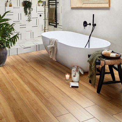 B&Q Brown Chene50 20Mm Engineered Wood Flooring 20/6 X 190Mm Lacquered - Plank Size 20