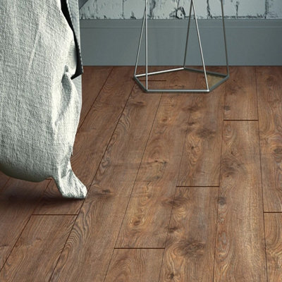 Agt Efftpre Pamir Prk906 Wood Effect Click Laminate FlooringPlank (12mm) For Domestic & Commercial Use 1.35M² Per Pack from B&Q