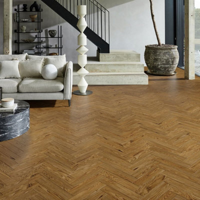 B&Q Golden/Brown Chene12 14Mm Engineered Wood Flooring 14/3 X 90Mm Handscraped - Herringbone Size 14