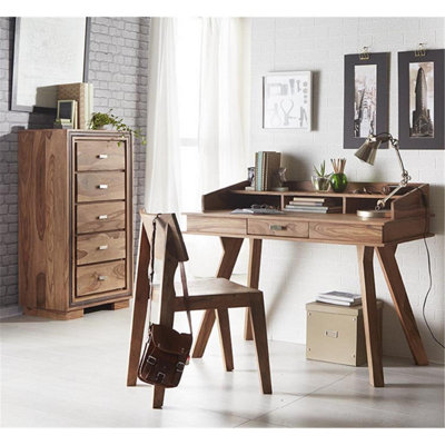Worcester Jockey Sheesham Stylish Modern Dining Table from B&Q