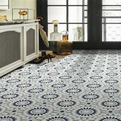 B&Q Black/White & Designer Effect Anti-Slip Vinyl Flooring For Home, Shops, Offices, 2.8Mm Pile Vinyl Sheet-2M(6'6") X 2M(6'6")-4M²