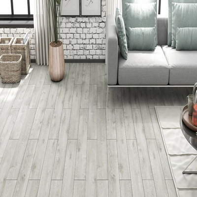 Agt Efftpre Elbruz 911 Wood Effect Click Laminate FlooringPlank (12mm) For Domestic & Commercial Use 1.35M² Per Pack from B&Q