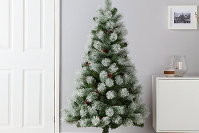 Artificial Christmas Tree Buying Guide Ideas Advice Diy At B Q