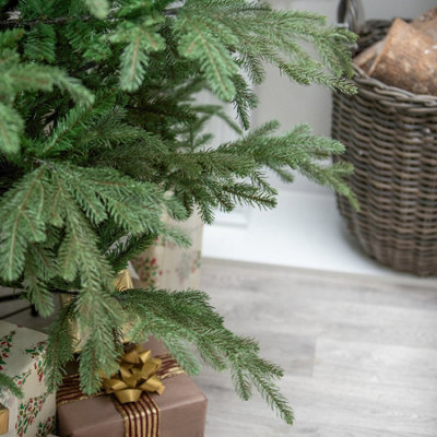 9ft Highclere Artificial Wide Green Spruce Christmas Tree - 3