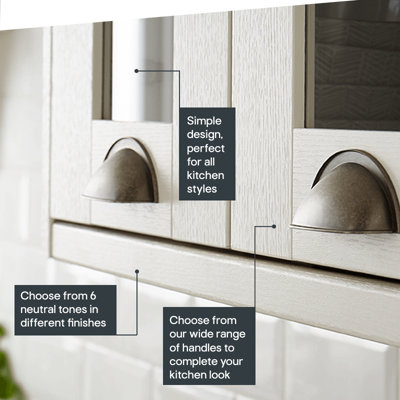 Kitchen featuring a simple design, available in 8 neutral tones in different finishes, with a wide range of handles to choose from.