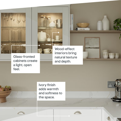 Kitchen featuring a simple design, available in 8 neutral tones in different finishes, with a wide range of handles to choose from.