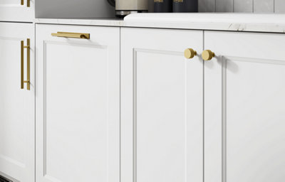 The Artemisia kitchen, featuring white shaker cabinets in a matt finish.