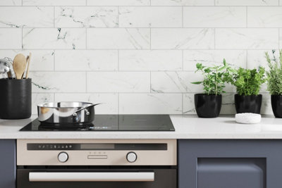 White and grey grain marble effect tiled kitchen splashback.