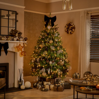 Shop Golden glam christmas collection.