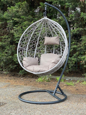 Hanging best sale round chair