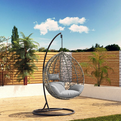 Round swing outlet chair