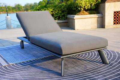 Aluminum shop outdoor chaise