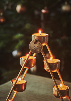 Advent Countdown Candle Holder with Date Discs in Antique Brass H25Cm W25Cm - 3