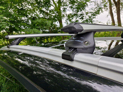 Aerodynamic Roof Rack Rail Wing Bars in Silver - 4