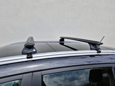 Aerodynamic Roof Rack Wing Bars in Black Fits Kia Sportage 2010 to 2021 Flush Rails
