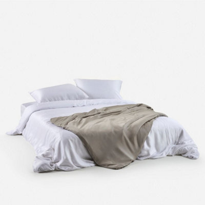 Aeyla Eucalyptus Silk Weighted Blanket 7kg Standard DIY at B&Q