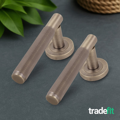 AFIT Antique Brass Door Handle Latch Set, Internal Door Handle with 64mm Latch and 76mm Hinges, Linea 4 Pack