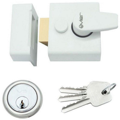 AFIT White / Chrome Nightlatch Front Door Lock 3 Keys - 40mm Key Centre 62x70x27mm Case
