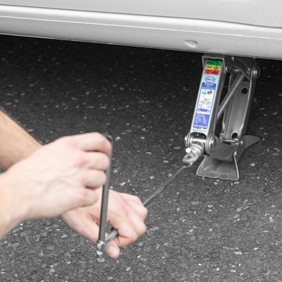 Universal Scissor Car Jack, Load 2.5 Tons, Lifting Height 10-39CM, With Tow Rope 2M, Wrench*2 1 thumbnail image