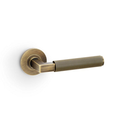 Alexander & Wilks Hurricane Reeded Lever on Round Rose - Antique Brass