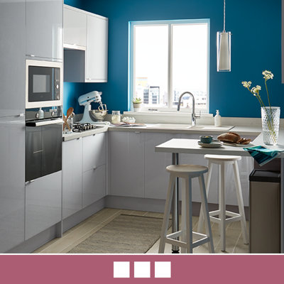 Explore the Alisma Gloss Grey kitchen, which features light grey gloss cabinets. Alisma is a gloss slab style, available in 2 colours. Alisma is part of the Signature Collection.