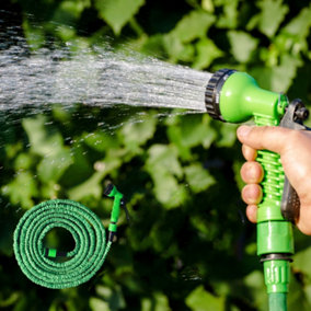 Alivio Expandable Garden Hose Pipe 50ft with 7 Spray Functions, Spray Gun & Connectors - Green