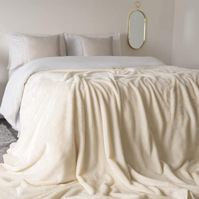 Alivio Small Faux Fur Mink Throw Luxury Super Soft Plain Bed Sofa Settee Throw Blanket - Cream - 4