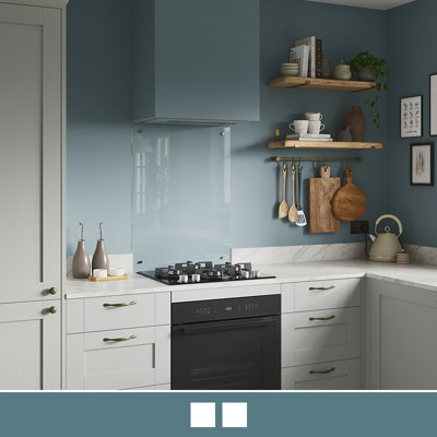 Explore the Alpinia grey kitchen. Alpinia is a matt shaker style, available in 8 colours and is part of the Select Collection.