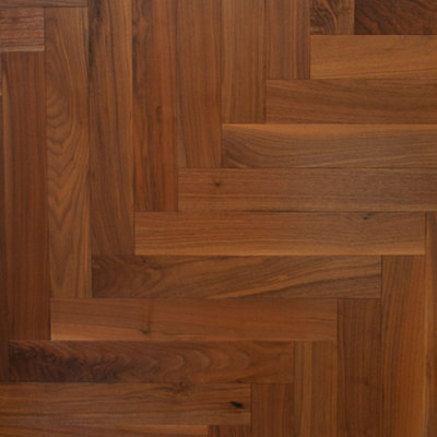 American Walnut Herringbone, 18/4mm x 90mm x 450mm, Brushed & Lacquered