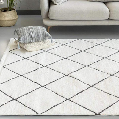Anna Rug - 133x190 cm - Cream & Black | DIY at B&Q