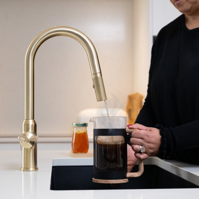 Aquatap Ultra Plus Brushed Brass Pull-Out C-Shape 4-in-1 Instant ...
