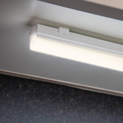 Arlec Linkable 8W LED Bar Strip Light - Warm White Slim Profile UK Plug Mains Powered Under ...
