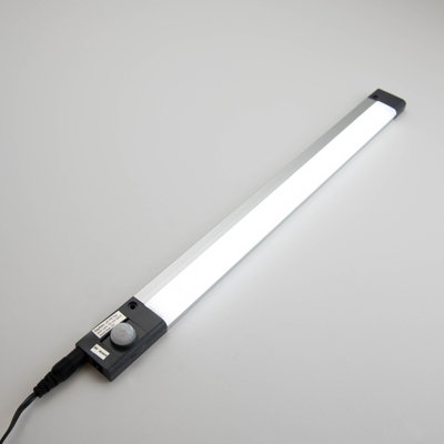 Arlec PIR Motion Movement Sensor 7W LED Under Cabinet Cupboard Light - Cool Ice White Wardrobe Bar Strip UK Plug Mains Powered