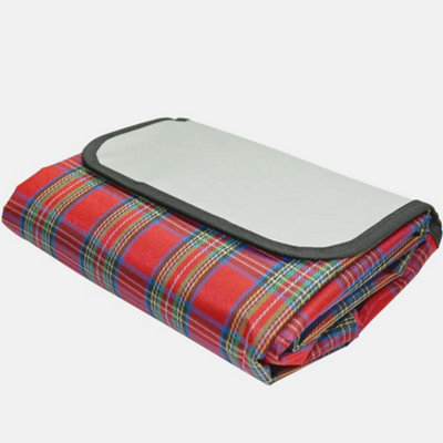 RED/CREAM CHECKED PICNIC RUG/BLANKET..BRAND NEW..135CM X
